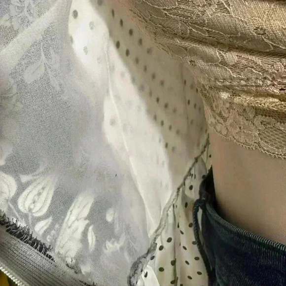 Forever 21 Women’s Sleeveless Polka Dot/ Floral Blouse - Picture 8 of 9